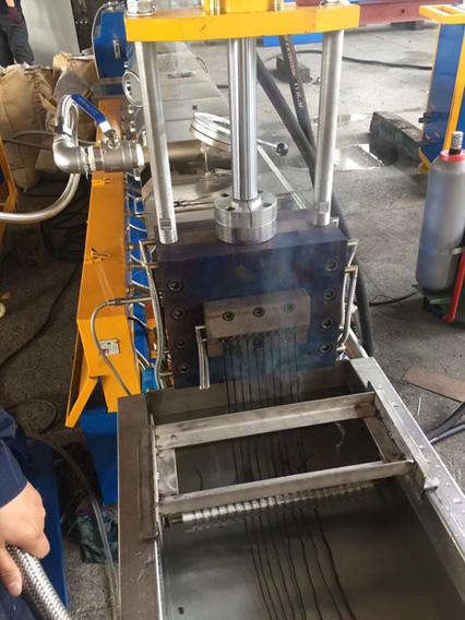 康發雙螺桿擠出機帶料試機