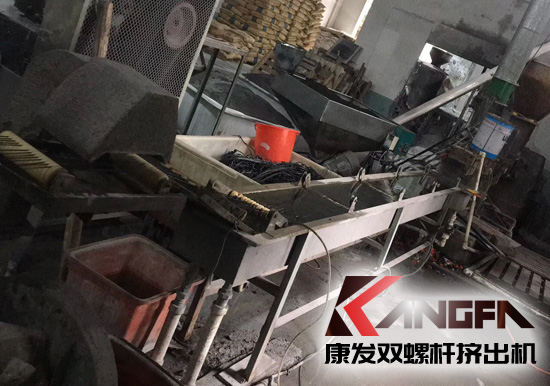 生產使用時間超十五年老設備sjsh系列雙螺桿擠出機完成了它的使命，正式走下舞臺