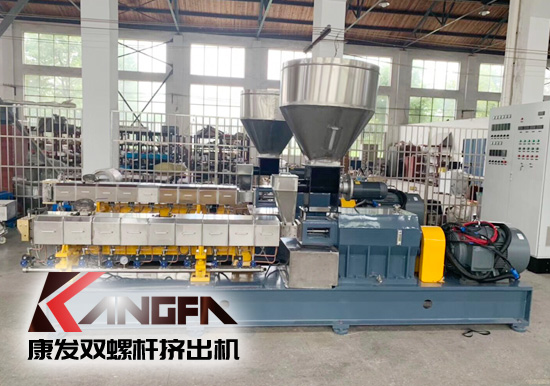 雙螺桿擠出機上下游：車用塑料向低成本、高強度、高沖擊性能、可回收及降解等復合材料及塑料合金方向發展