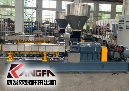 全新一代康發同向雙螺桿擠出機螺紋套自潔性強、耐磨、防腐且適用于幾乎各類塑料材料