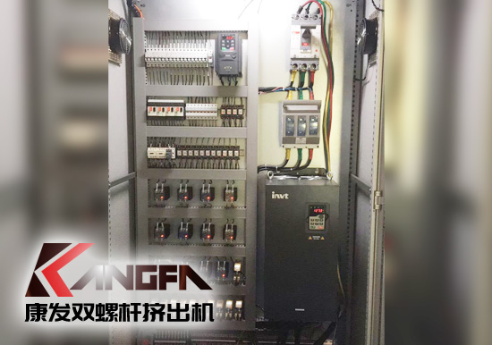 標準化全新雙螺桿擠出造粒機組非常可靠有效的設計理念,保證了擠出的可靠運行。高扭矩專用驅動系統,齒、軸為高強度合金鋼,滲碳、磨齒處理。