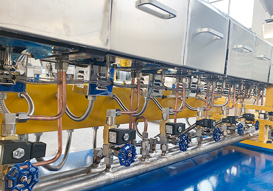 新一代65B型康發(fā)JSH標準化全新雙螺桿擠出造粒機組系列、品質(zhì)控制柜、真空系統(tǒng)等展示！竭誠為您提供質(zhì)優(yōu)、高產(chǎn)、高性價比擠出造粒設(shè)備，期待您的考察與指導！