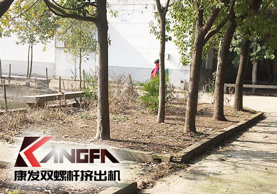 康發雙螺桿擠出機積極倡議公司全體員工以身作則、勇于擔當，堅定信心，打贏這場疫情防御阻擊戰！