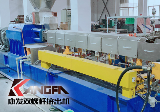 為馳援醫用防護原料一線生產，康發橡塑成功縮短交付日期，熔噴料雙螺桿擠出機生產線設備實現交付！