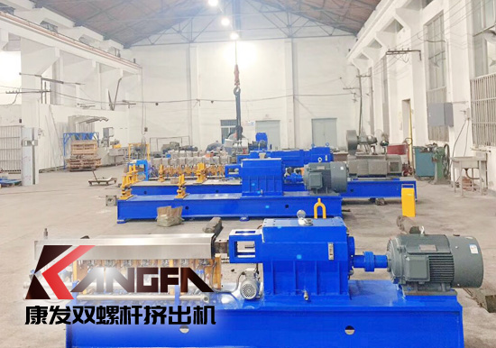 花園式廠區、綠樹成蔭、鳥語花香。原來的廠區的夜景是如此的美麗!