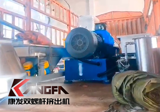 十一雙節長假前夕，康發65機D型箱雙螺桿擠出機組順利發貨！坐標河北！