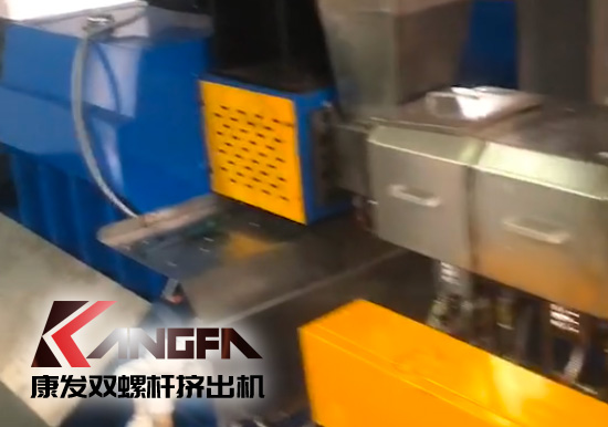 延長設備使用壽命，提升客戶滿意度！康發(fā)加強對雙螺桿造粒機的維護包養(yǎng)工作