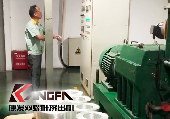 質量為先，信譽為重，管理為本，服務為誠！康發雙螺桿設備老客戶售后維修