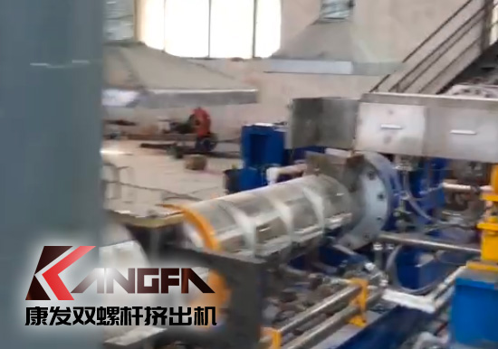 單、雙螺桿擠出機(jī)優(yōu)勢互補(bǔ)、高效率高產(chǎn)能！康發(fā)塑機(jī)JSH-75/180雙階式（雙螺桿/單螺桿）擠出機(jī)組試機(jī)!