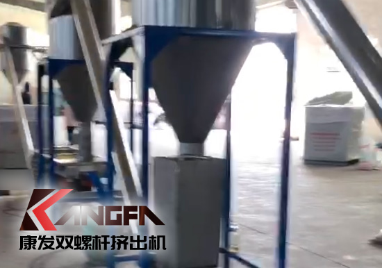 單、雙螺桿擠出機(jī)優(yōu)勢互補(bǔ)、高效率高產(chǎn)能！康發(fā)塑機(jī)JSH-75/180雙階式（雙螺桿/單螺桿）擠出機(jī)組試機(jī)!