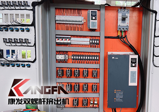 平行、錐形雙螺桿擠出機比較！顯著的不同是螺桿機筒的幾何形狀不同，從而引發(fā)出結(jié)構(gòu)和性能上的諸多差異，但各具優(yōu)勢