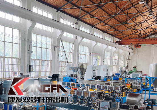 平行、錐形雙螺桿擠出機比較！顯著的不同是螺桿機筒的幾何形狀不同，從而引發(fā)出結(jié)構(gòu)和性能上的諸多差異，但各具優(yōu)勢