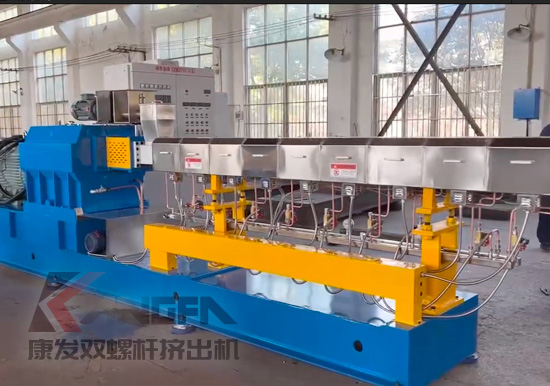 康發雙螺桿擠出機電纜料生產線發貨