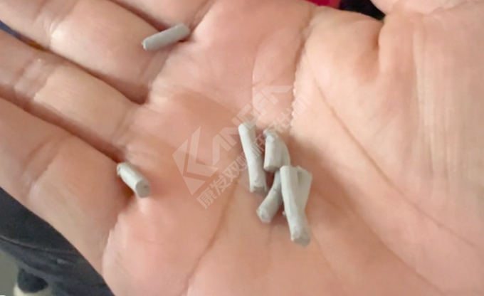 康發(fā)雙螺桿擠出機(jī)小型試驗(yàn)機(jī)又開始轉(zhuǎn)動(dòng)啦！