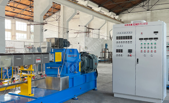 雙螺桿源頭生產廠家  多年專注雙螺桿擠出機、水下切粒系統、連續密煉擠出機生產制作