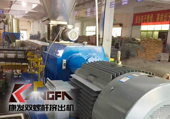 康發橡塑雙階式擠出機組設備調試