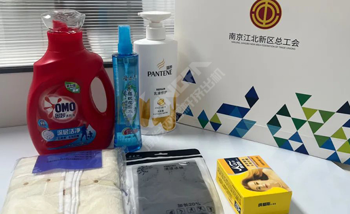 南京江北新區(qū)總工會(huì)深入康發(fā)雙螺桿擠出機(jī)一線開(kāi)展“來(lái)高溫慰問(wèn)”慰問(wèn)活動(dòng)！