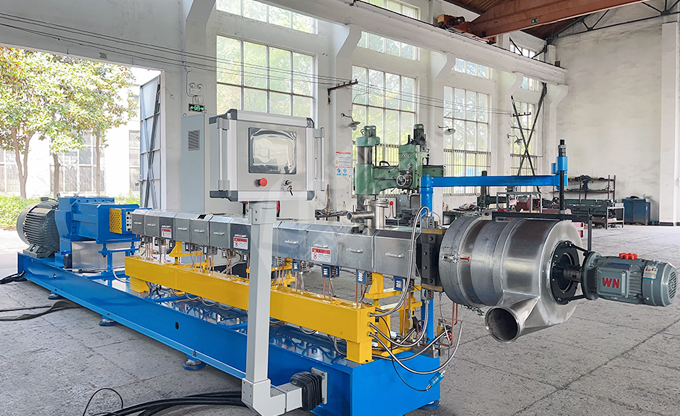 雙螺桿擠出造粒機及其零配件設(shè)計和制造源頭廠家！設(shè)備運行穩(wěn)定，性價比卓越，售后服務(wù)無憂！