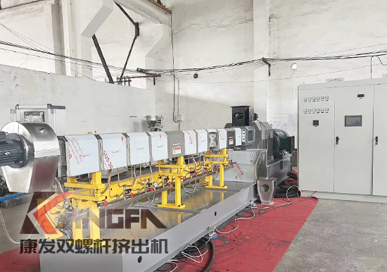 色母粒染色技術：雙螺桿擠出機賦能的高效環保解決方案