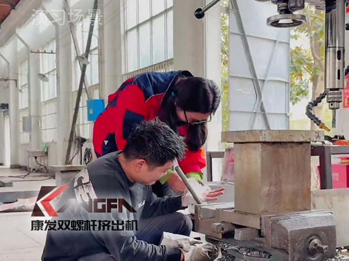 緊繃安全之弦，共筑生命防線!南京康發雙螺桿擠出機開展機械傷害應急預案演練!