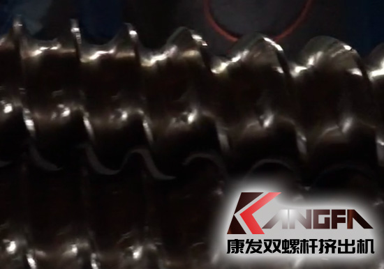 康發雙螺桿擠出機螺桿優異的自潔性能視頻展示，同時具備優異的混合性能