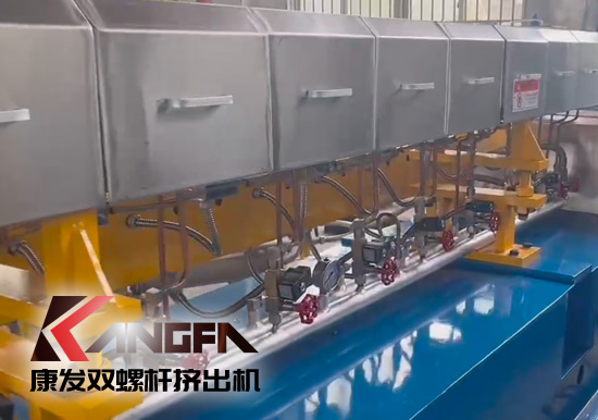 康發雙螺桿擠出機生產車間戰酷暑，保生產視頻剪輯。新的一月，新的一天，努力工作，努力生活！加油康發人！