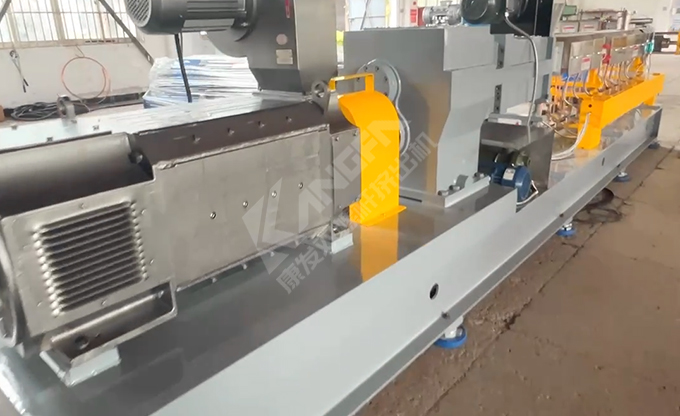 65高扭雙螺桿擠出機，玻纖增強帶側喂料，加熱棒機型